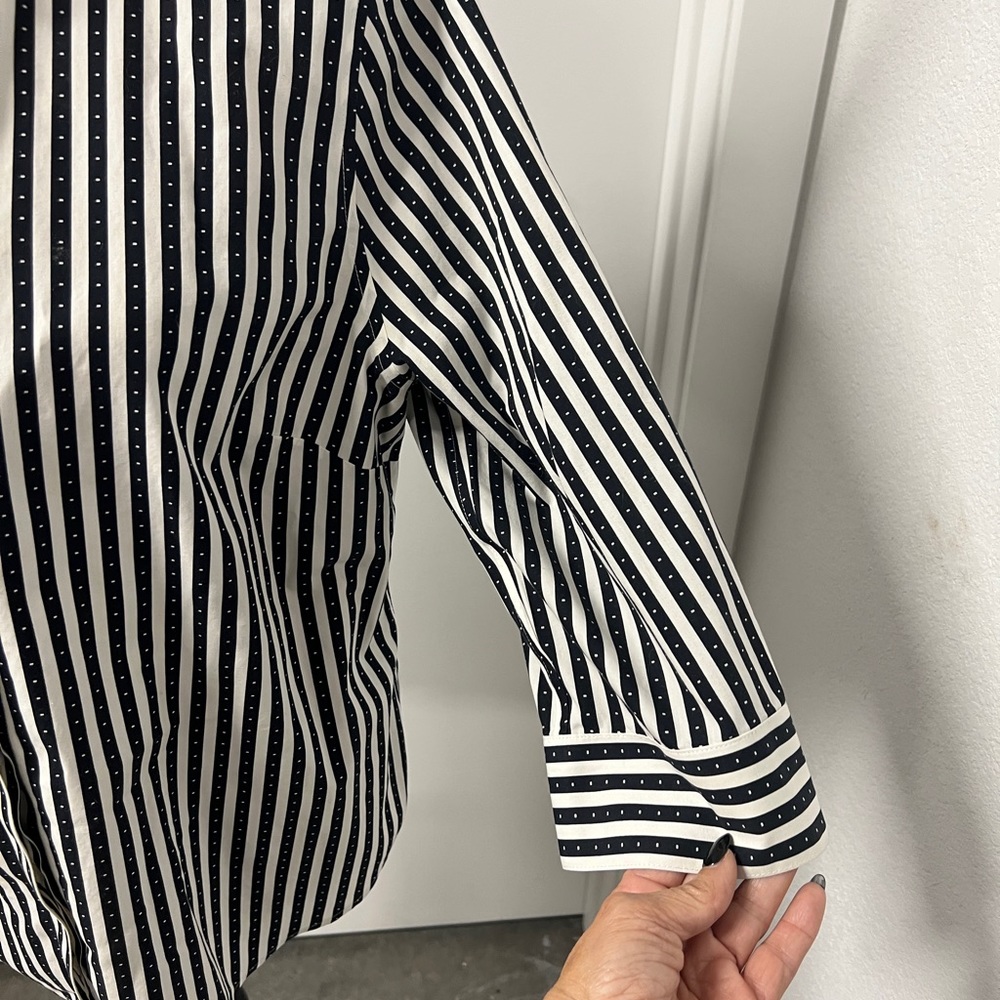 Chico size 2 button down blouse - Picture 3 of 8